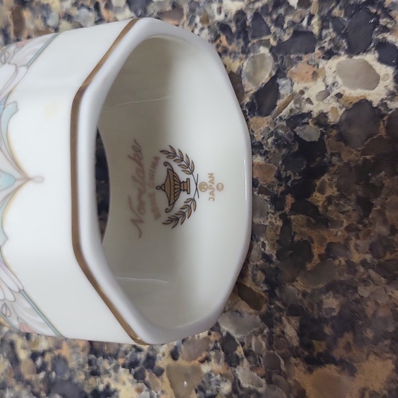 Noritake "Barrymore" Napkin Rings (Set of 4) - Picture 2 of 4